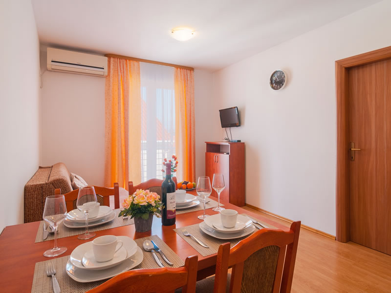 Apartmani Goran - apartman s 1 spavaćom sobom i pogledom na more