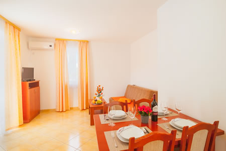 Apartmani Goran - apartman s 2 spavaće sobe i balkonom