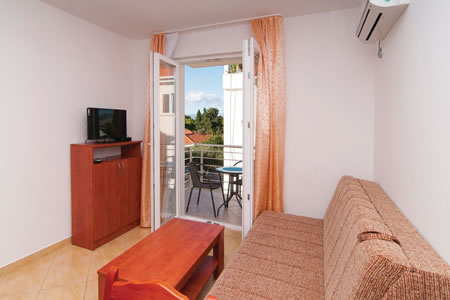 Apartmani Goran - apartman s 2 spavaće sobe i djelomičnim pogledom na more