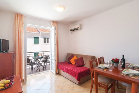 Apartmani Goran - apartman s 2 spavaće sobe i djelomičnim pogledom na more