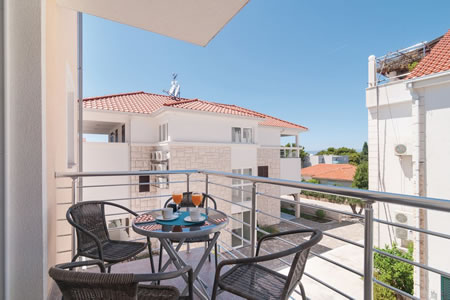 Apartmani Goran - apartman s 2 spavaće sobe i djelomičnim pogledom na more