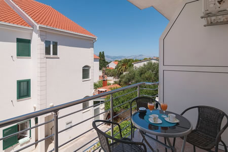 Apartmani Goran - apartman s 2 spavaće sobe i djelomičnim pogledom na more